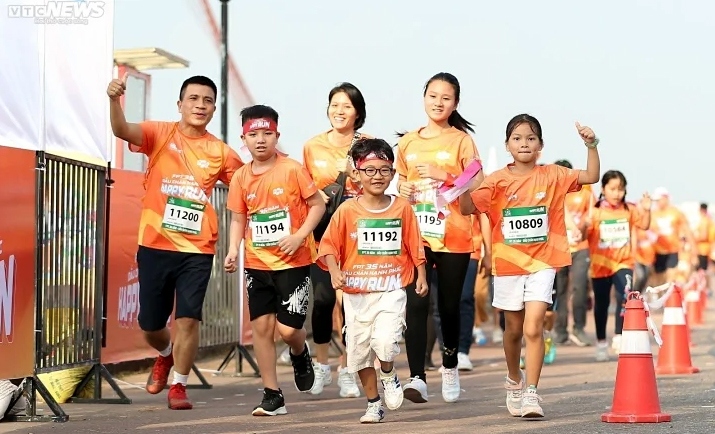 More than 6,000 join Happy Run to raise funds for needy people